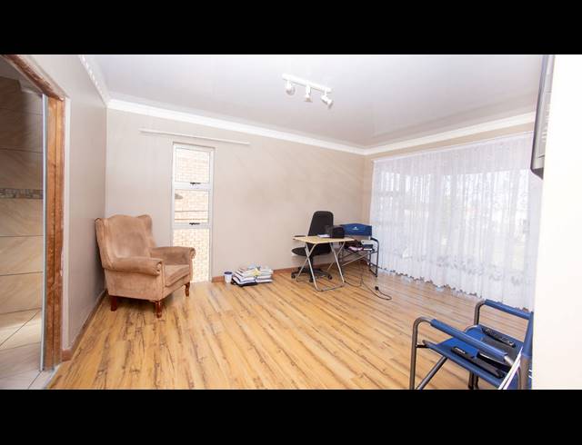 4 BEDROOM HOUSE FOR SALE IN SUNNYRIDGE